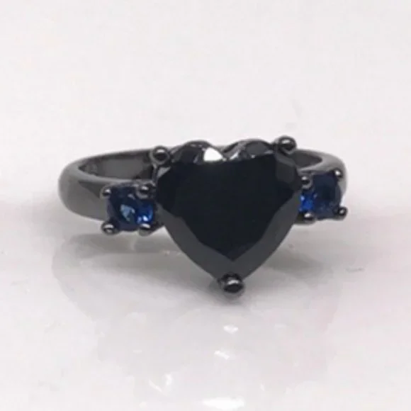 Black Heart Ring - Picture 3 of 4